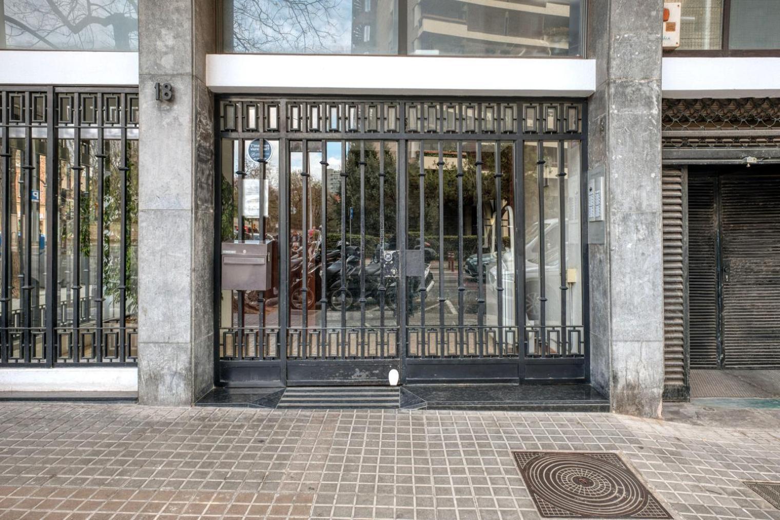 Appartement Renovated Les Tres Torres 3br Bcn-94 *